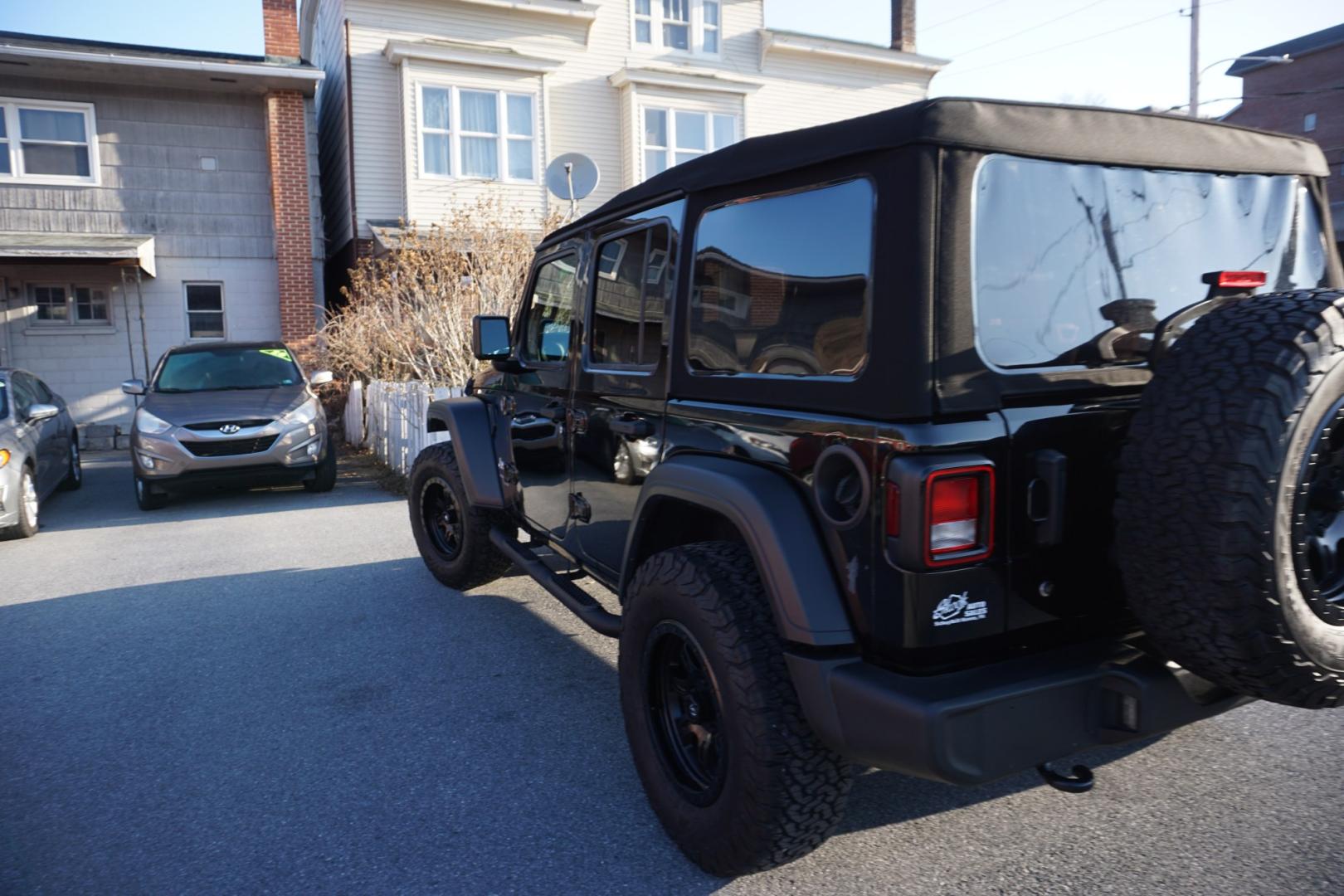 2018 BLACK CLEARCOAT JEEP WRANGLER UNLIMITED SPORT S (1C4HJXDG3JW) with an 3.6L V6 F DOHC 24V engine, AUTOMATIC transmission, located at 312 Centre Ave, Schuylkill Haven, PA, 17972, (570) 593-5278, 40.638130, -76.177383- Photo#9