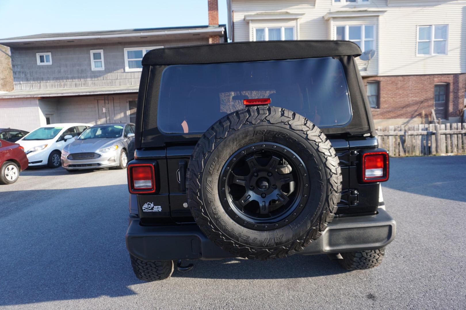 2018 BLACK CLEARCOAT JEEP WRANGLER UNLIMITED SPORT S (1C4HJXDG3JW) with an 3.6L V6 F DOHC 24V engine, AUTOMATIC transmission, located at 312 Centre Ave, Schuylkill Haven, PA, 17972, (570) 593-5278, 40.638130, -76.177383- Photo#10