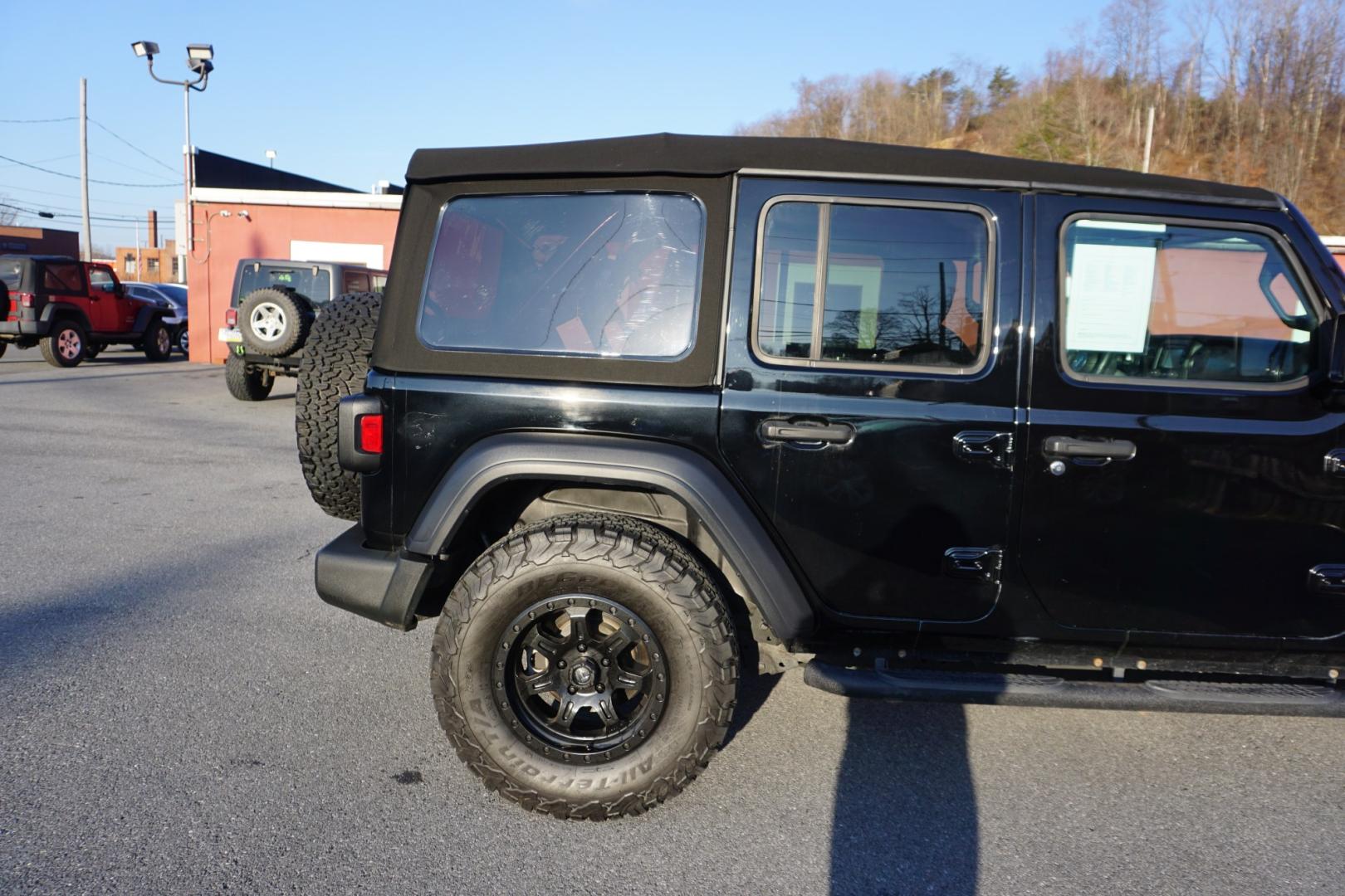 2018 BLACK CLEARCOAT JEEP WRANGLER UNLIMITED SPORT S (1C4HJXDG3JW) with an 3.6L V6 F DOHC 24V engine, AUTOMATIC transmission, located at 312 Centre Ave, Schuylkill Haven, PA, 17972, (570) 593-5278, 40.638130, -76.177383- Photo#14