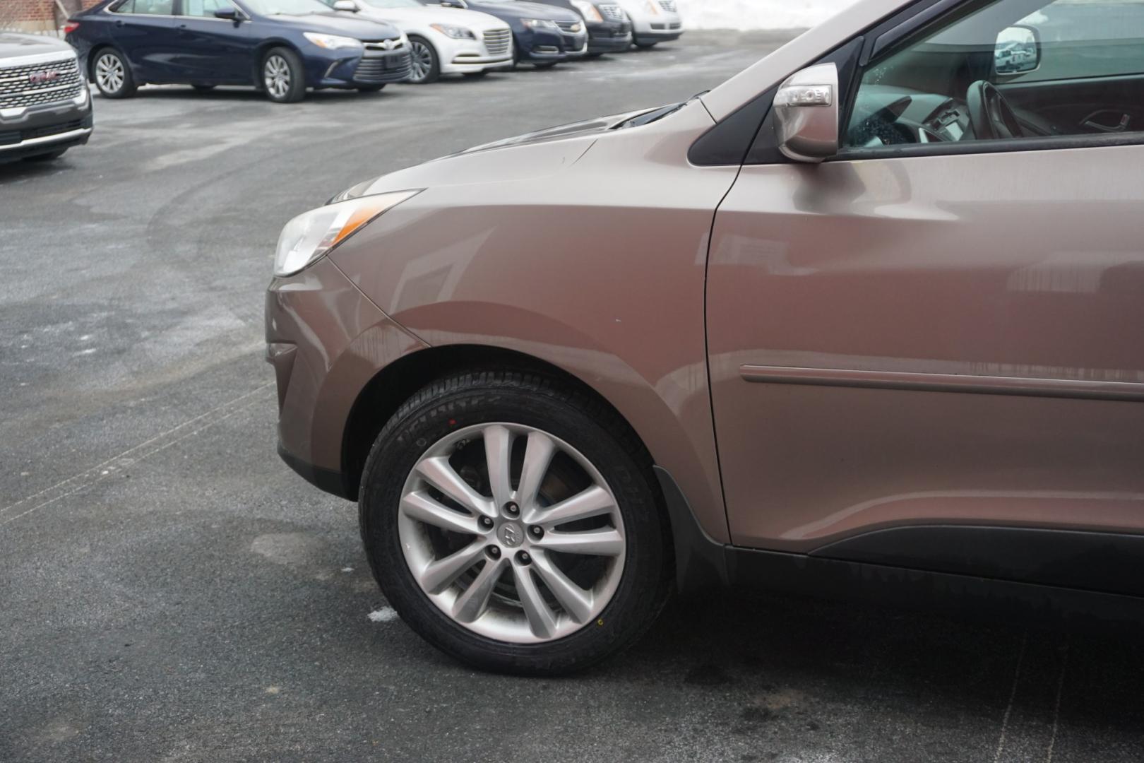 2010 Chai Bronze Metallic HYUNDAI TUCSON LIMITED (KM8JUCAC1AU) with an 2.4L L4 DOHC 16V engine, 6-Speed Automatic transmission, located at 312 Centre Ave, Schuylkill Haven, PA, 17972, (570) 593-5278, 40.638130, -76.177383 - Photo#2