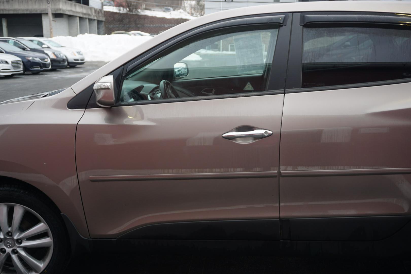 2010 Chai Bronze Metallic HYUNDAI TUCSON LIMITED (KM8JUCAC1AU) with an 2.4L L4 DOHC 16V engine, 6-Speed Automatic transmission, located at 312 Centre Ave, Schuylkill Haven, PA, 17972, (570) 593-5278, 40.638130, -76.177383 - Photo#4