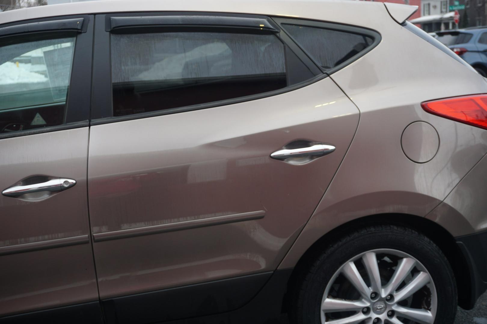 2010 Chai Bronze Metallic HYUNDAI TUCSON LIMITED (KM8JUCAC1AU) with an 2.4L L4 DOHC 16V engine, 6-Speed Automatic transmission, located at 312 Centre Ave, Schuylkill Haven, PA, 17972, (570) 593-5278, 40.638130, -76.177383 - Photo#6