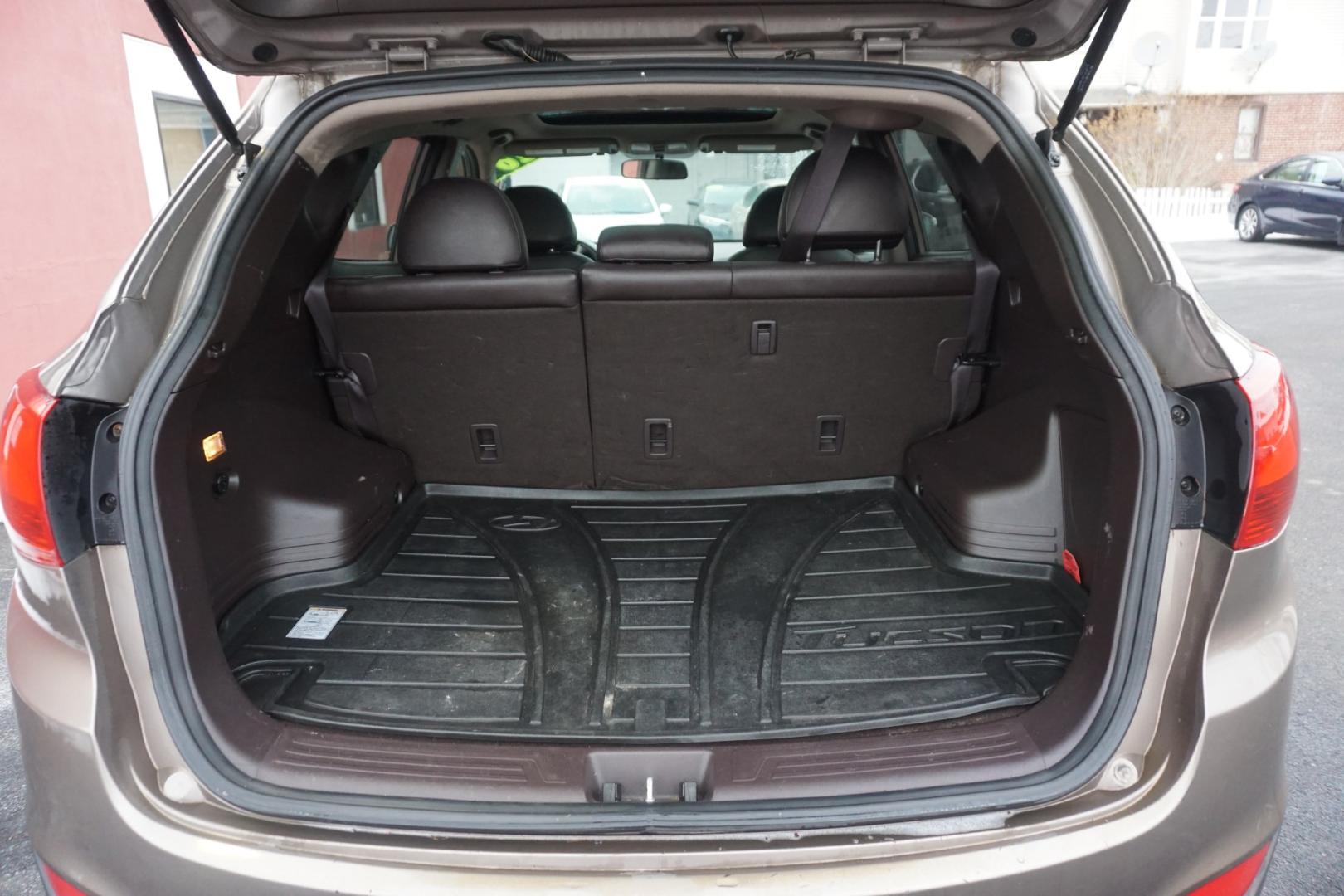 2010 Chai Bronze Metallic HYUNDAI TUCSON LIMITED (KM8JUCAC1AU) with an 2.4L L4 DOHC 16V engine, 6-Speed Automatic transmission, located at 312 Centre Ave, Schuylkill Haven, PA, 17972, (570) 593-5278, 40.638130, -76.177383 - Photo#12