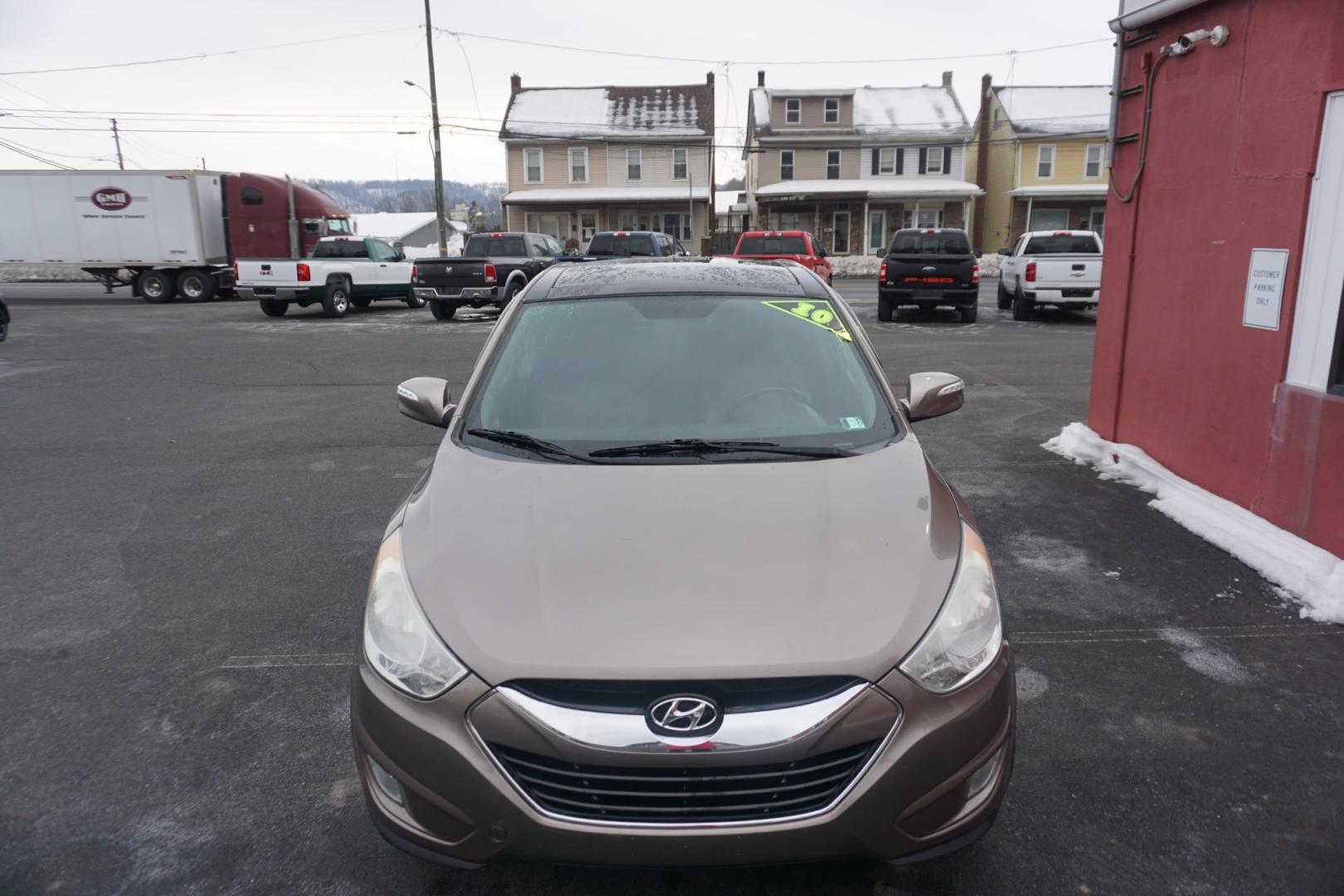 2010 Chai Bronze Metallic HYUNDAI TUCSON LIMITED (KM8JUCAC1AU) with an 2.4L L4 DOHC 16V engine, 6-Speed Automatic transmission, located at 312 Centre Ave, Schuylkill Haven, PA, 17972, (570) 593-5278, 40.638130, -76.177383 - Photo#24