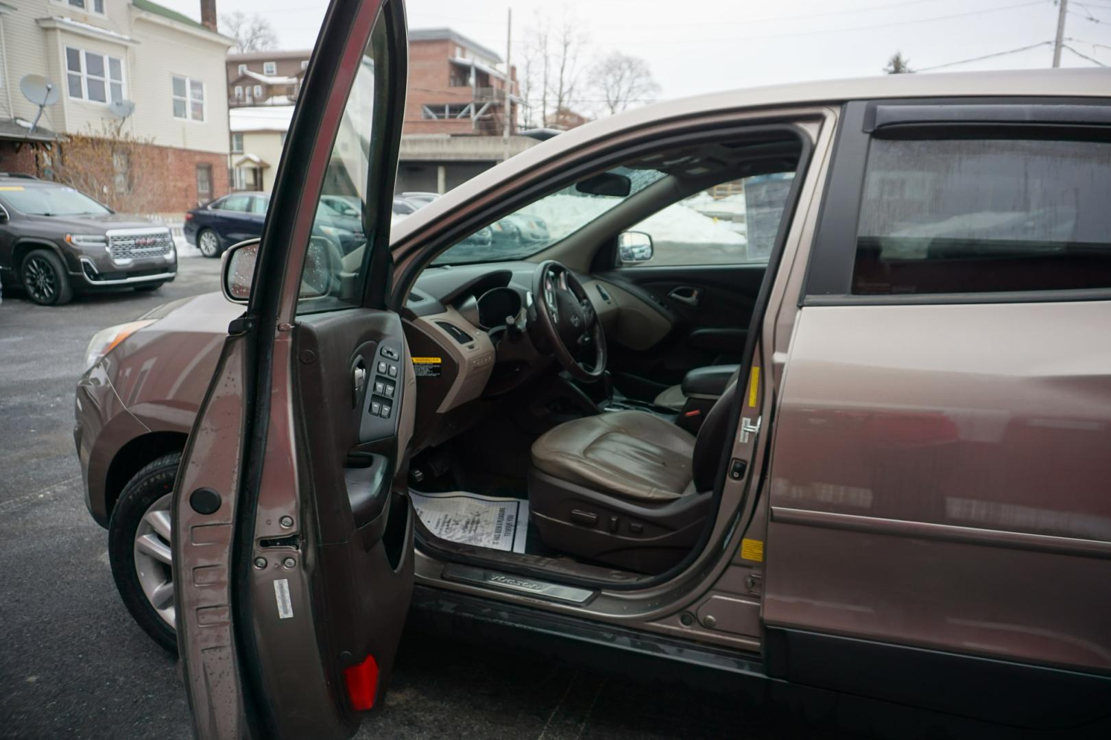 2010 Chai Bronze Metallic HYUNDAI TUCSON LIMITED (KM8JUCAC1AU) with an 2.4L L4 DOHC 16V engine, 6-Speed Automatic transmission, located at 312 Centre Ave, Schuylkill Haven, PA, 17972, (570) 593-5278, 40.638130, -76.177383 - Photo#27