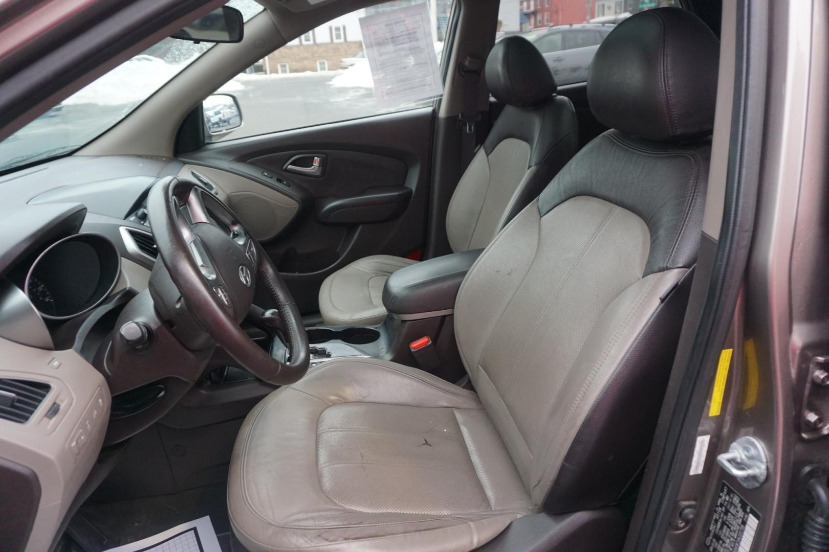 2010 Chai Bronze Metallic HYUNDAI TUCSON LIMITED (KM8JUCAC1AU) with an 2.4L L4 DOHC 16V engine, 6-Speed Automatic transmission, located at 312 Centre Ave, Schuylkill Haven, PA, 17972, (570) 593-5278, 40.638130, -76.177383 - Photo#30