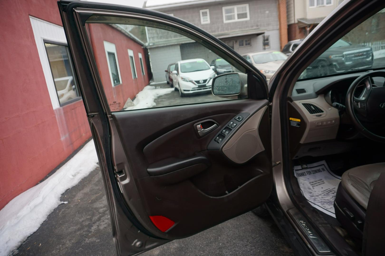 2010 Chai Bronze Metallic HYUNDAI TUCSON LIMITED (KM8JUCAC1AU) with an 2.4L L4 DOHC 16V engine, 6-Speed Automatic transmission, located at 312 Centre Ave, Schuylkill Haven, PA, 17972, (570) 593-5278, 40.638130, -76.177383 - Photo#31