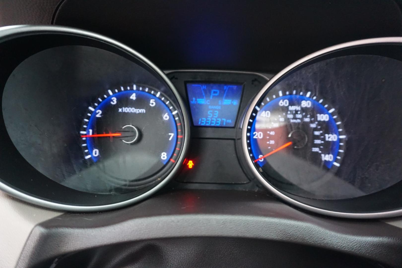 2010 Chai Bronze Metallic HYUNDAI TUCSON LIMITED (KM8JUCAC1AU) with an 2.4L L4 DOHC 16V engine, 6-Speed Automatic transmission, located at 312 Centre Ave, Schuylkill Haven, PA, 17972, (570) 593-5278, 40.638130, -76.177383 - Photo#32
