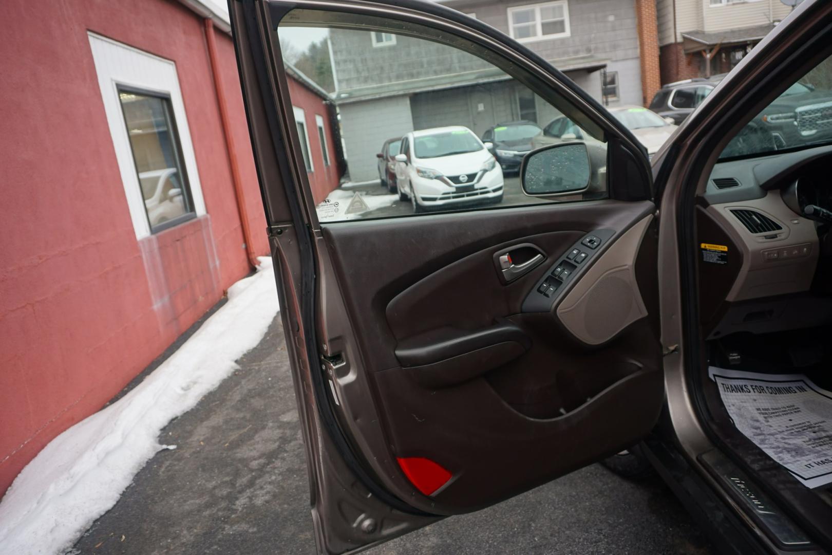 2010 Chai Bronze Metallic HYUNDAI TUCSON LIMITED (KM8JUCAC1AU) with an 2.4L L4 DOHC 16V engine, 6-Speed Automatic transmission, located at 312 Centre Ave, Schuylkill Haven, PA, 17972, (570) 593-5278, 40.638130, -76.177383 - Photo#35