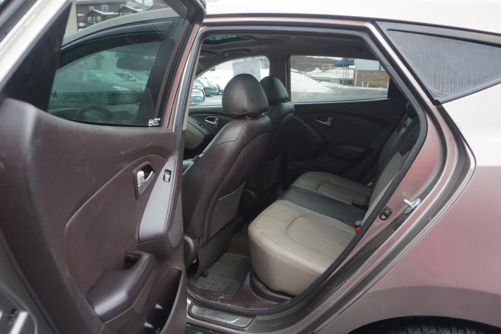 2010 Chai Bronze Metallic HYUNDAI TUCSON LIMITED (KM8JUCAC1AU) with an 2.4L L4 DOHC 16V engine, 6-Speed Automatic transmission, located at 312 Centre Ave, Schuylkill Haven, PA, 17972, (570) 593-5278, 40.638130, -76.177383 - Photo#36