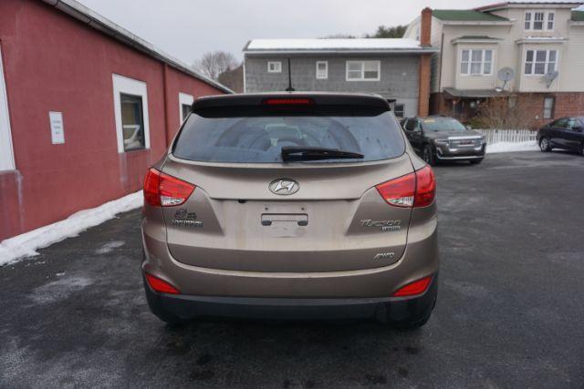 2010 Chai Bronze Metallic Hyundai Tucson Limited 4WD (KM8JUCAC1AU) with an 2.4L L4 DOHC 16V engine, 6-Speed Automatic transmission, located at 312 Centre Ave, Schuylkill Haven, PA, 17972, (570) 593-5278, 40.638130, -76.177383 - Photo#10