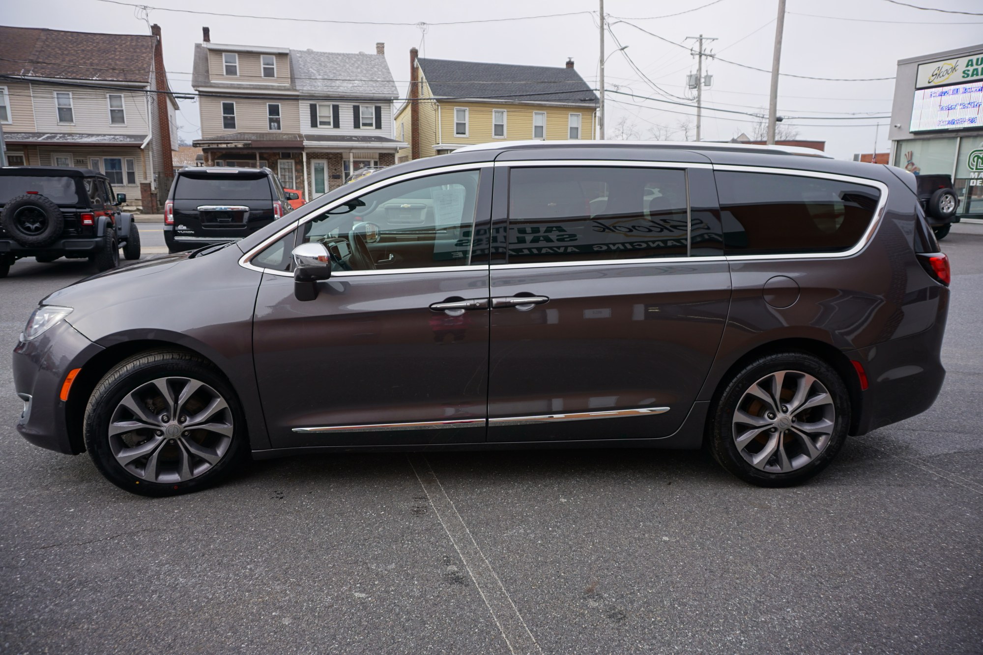 photo of 2020 Chrysler Pacifica Limited