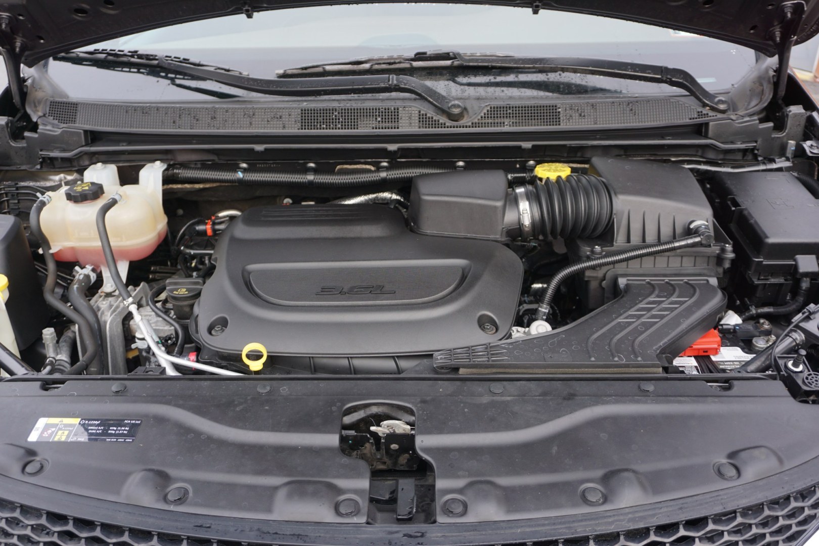 2020 Ceramic Gray Clearcoat /Deep Mocha/Black/Deep Mocha CHRYSLER PACIFICA LIMITED (2C4RC1GG6LR) with an 3.6L V-6 DOHC engine, located at 312 Centre Ave, Schuylkill Haven, PA, 17972, (570) 593-5278, 40.638130, -76.177383 - Photo#3