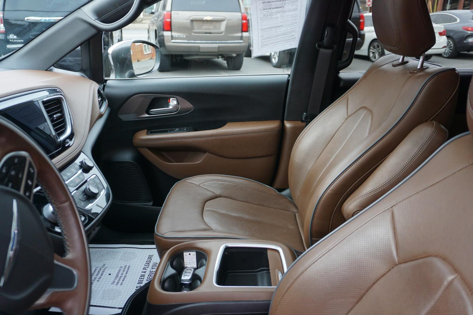2020 CERAMIC GRAY CLEARCO CHRYSLER PACIFICA LIMITED (2C4RC1GG6LR) with an 3.6L V6 engine, AUTOMATIC transmission, located at 312 Centre Ave, Schuylkill Haven, PA, 17972, (570) 593-5278, 40.638130, -76.177383- Photo#8