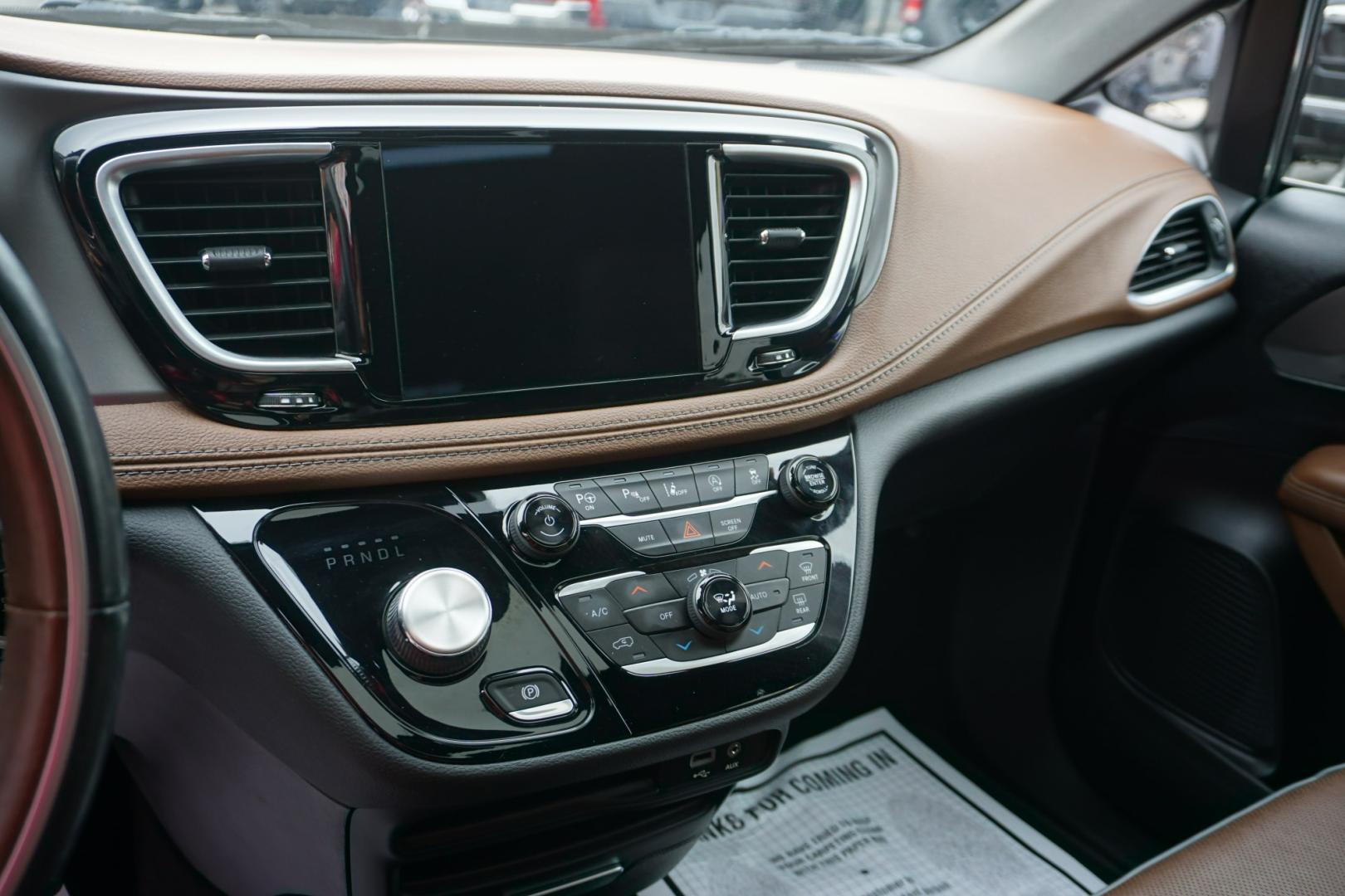 2020 CERAMIC GRAY CLEARCO CHRYSLER PACIFICA LIMITED (2C4RC1GG6LR) with an 3.6L V6 engine, AUTOMATIC transmission, located at 312 Centre Ave, Schuylkill Haven, PA, 17972, (570) 593-5278, 40.638130, -76.177383- Photo#9