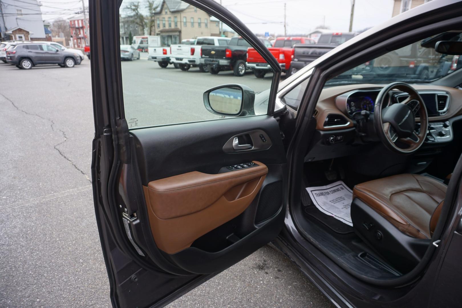 2020 CERAMIC GRAY CLEARCO CHRYSLER PACIFICA LIMITED (2C4RC1GG6LR) with an 3.6L V6 engine, AUTOMATIC transmission, located at 312 Centre Ave, Schuylkill Haven, PA, 17972, (570) 593-5278, 40.638130, -76.177383- Photo#15