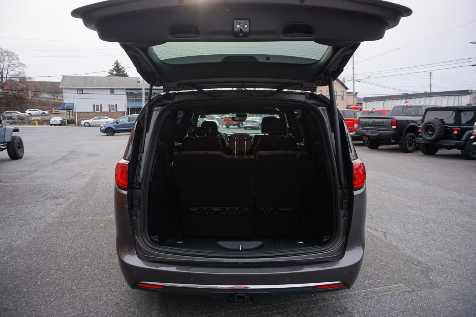 2020 CERAMIC GRAY CLEARCO CHRYSLER PACIFICA LIMITED (2C4RC1GG6LR) with an 3.6L V6 engine, AUTOMATIC transmission, located at 312 Centre Ave, Schuylkill Haven, PA, 17972, (570) 593-5278, 40.638130, -76.177383- Photo#22