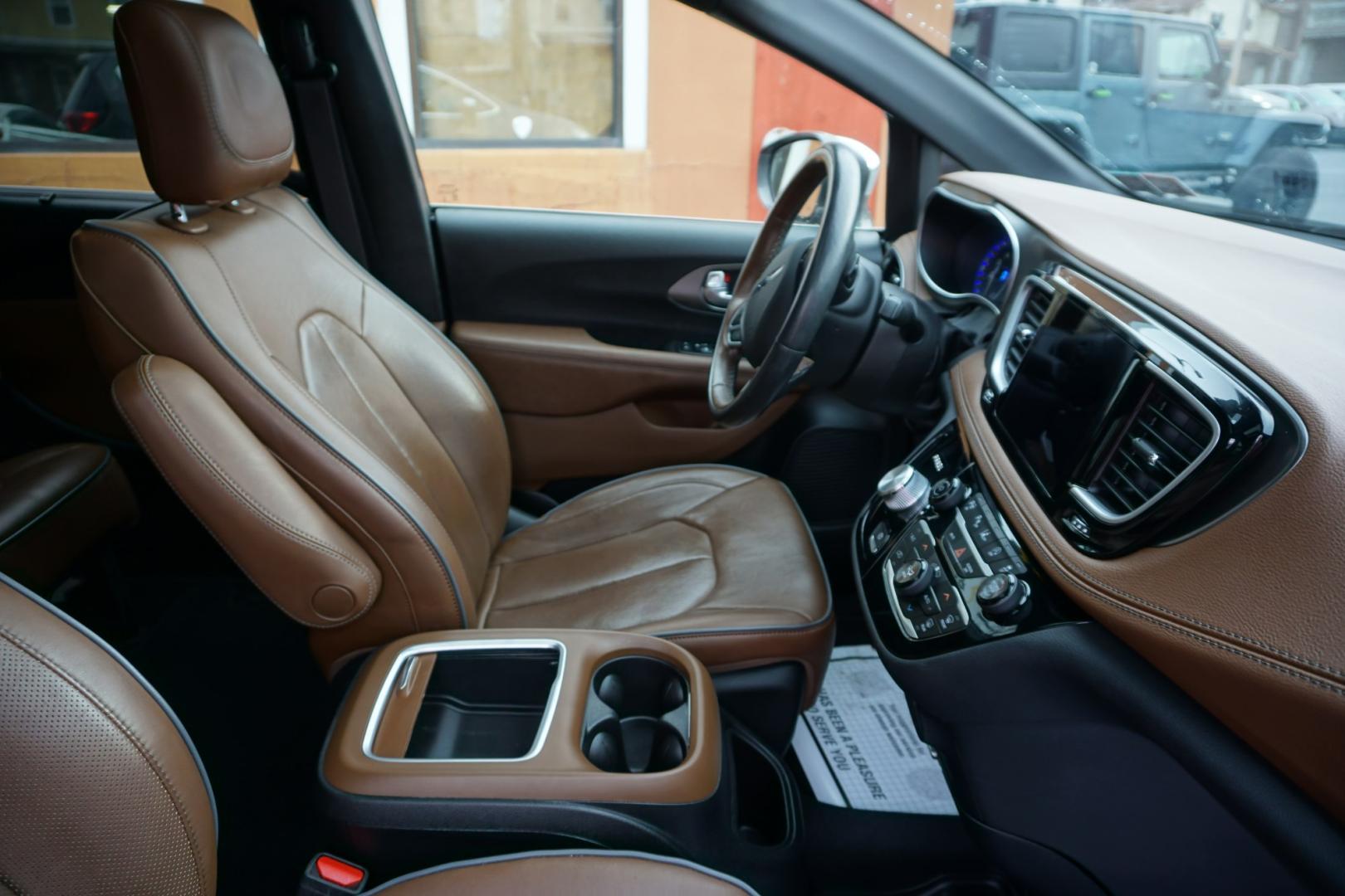 2020 CERAMIC GRAY CLEARCO CHRYSLER PACIFICA LIMITED (2C4RC1GG6LR) with an 3.6L V6 engine, AUTOMATIC transmission, located at 312 Centre Ave, Schuylkill Haven, PA, 17972, (570) 593-5278, 40.638130, -76.177383- Photo#28