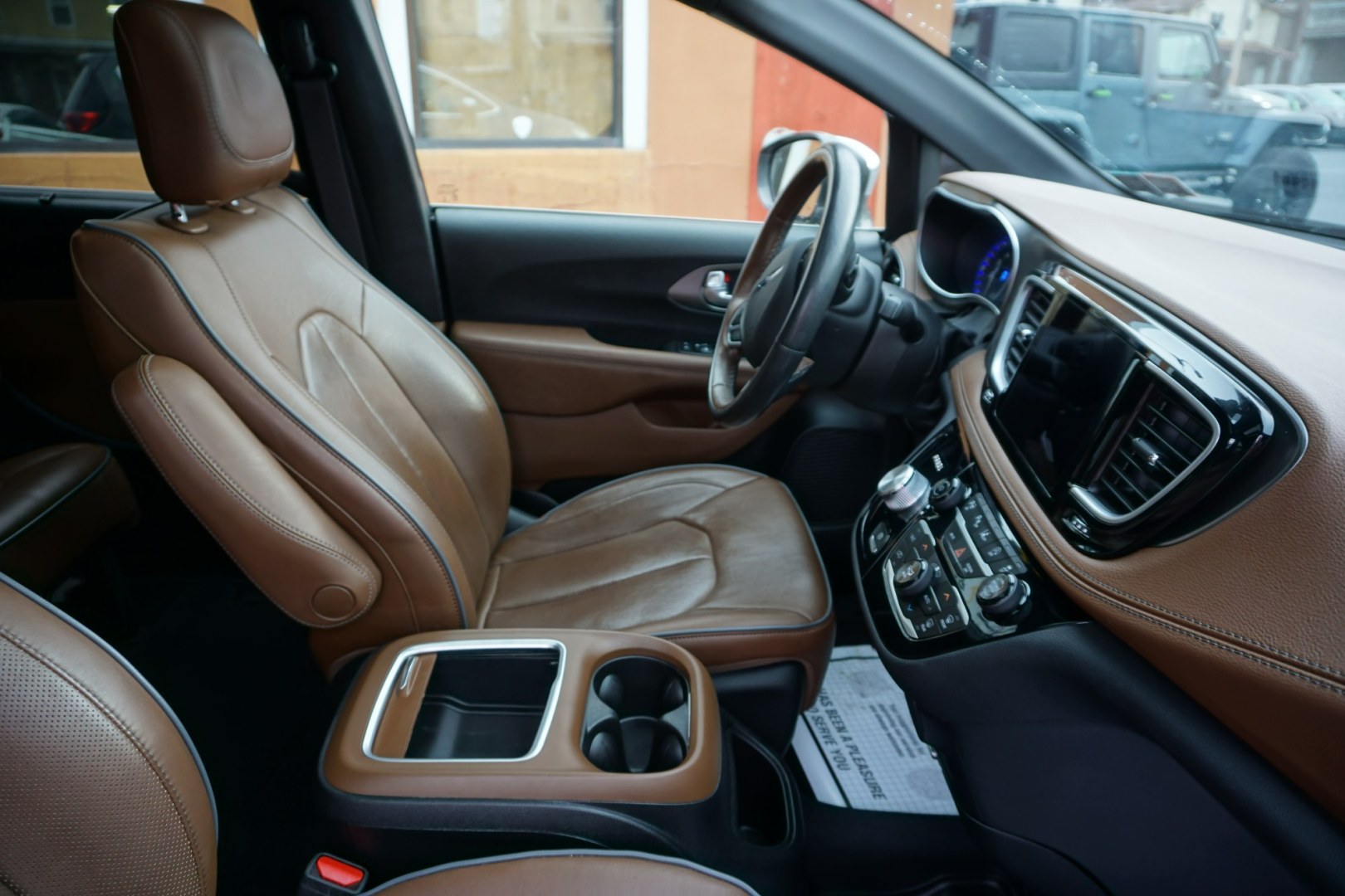 2020 Ceramic Gray Clearcoat /Deep Mocha/Black/Deep Mocha CHRYSLER PACIFICA LIMITED (2C4RC1GG6LR) with an 3.6L V-6 DOHC engine, located at 312 Centre Ave, Schuylkill Haven, PA, 17972, (570) 593-5278, 40.638130, -76.177383 - Photo#28