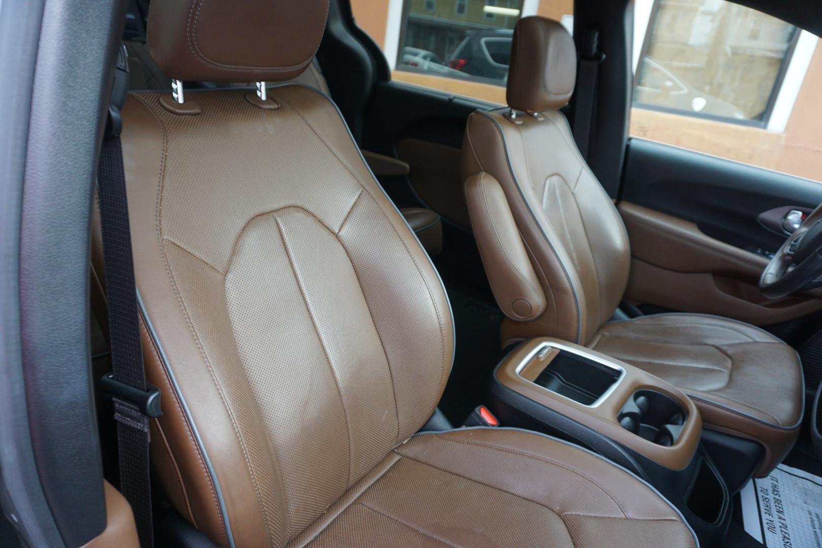 2020 CERAMIC GRAY CLEARCO CHRYSLER PACIFICA LIMITED (2C4RC1GG6LR) with an 3.6L V6 engine, AUTOMATIC transmission, located at 312 Centre Ave, Schuylkill Haven, PA, 17972, (570) 593-5278, 40.638130, -76.177383- Photo#29