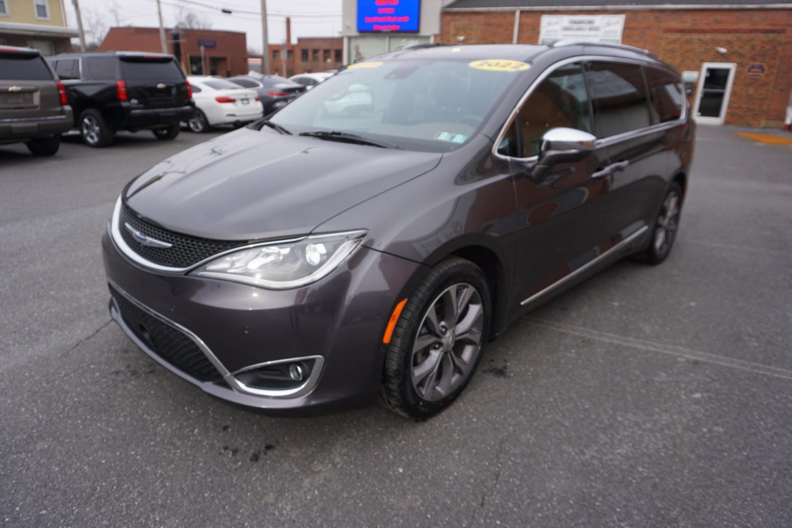 2020 CERAMIC GRAY CLEARCO CHRYSLER PACIFICA LIMITED (2C4RC1GG6LR) with an 3.6L V6 engine, AUTOMATIC transmission, located at 312 Centre Ave, Schuylkill Haven, PA, 17972, (570) 593-5278, 40.638130, -76.177383- Photo#32
