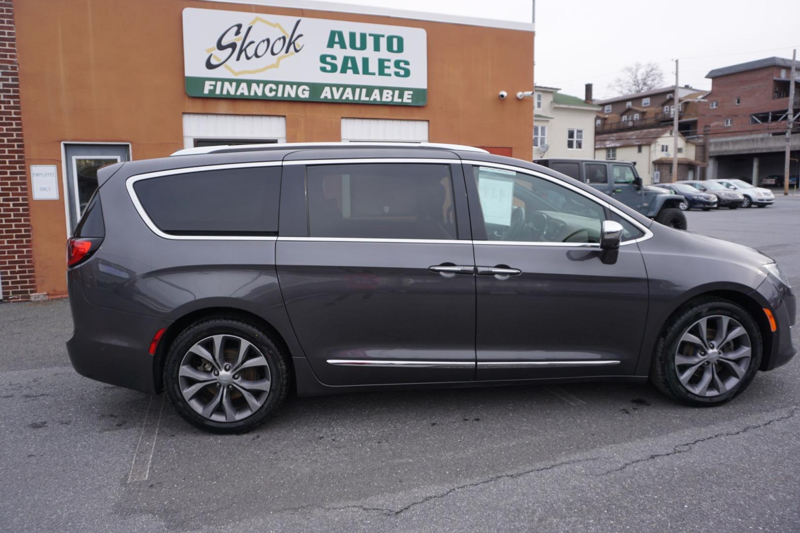 2020 CERAMIC GRAY CLEARCO CHRYSLER PACIFICA LIMITED (2C4RC1GG6LR) with an 3.6L V6 engine, AUTOMATIC transmission, located at 312 Centre Ave, Schuylkill Haven, PA, 17972, (570) 593-5278, 40.638130, -76.177383- Photo#39