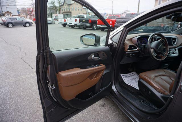 2020 Ceramic Gray Clearcoat /Deep Mocha/Black/Deep Mocha Chrysler Pacifica Limited (2C4RC1GG6LR) with an 3.6L V-6 DOHC engine, located at 312 Centre Ave, Schuylkill Haven, PA, 17972, (570) 593-5278, 40.638130, -76.177383 - Photo#15