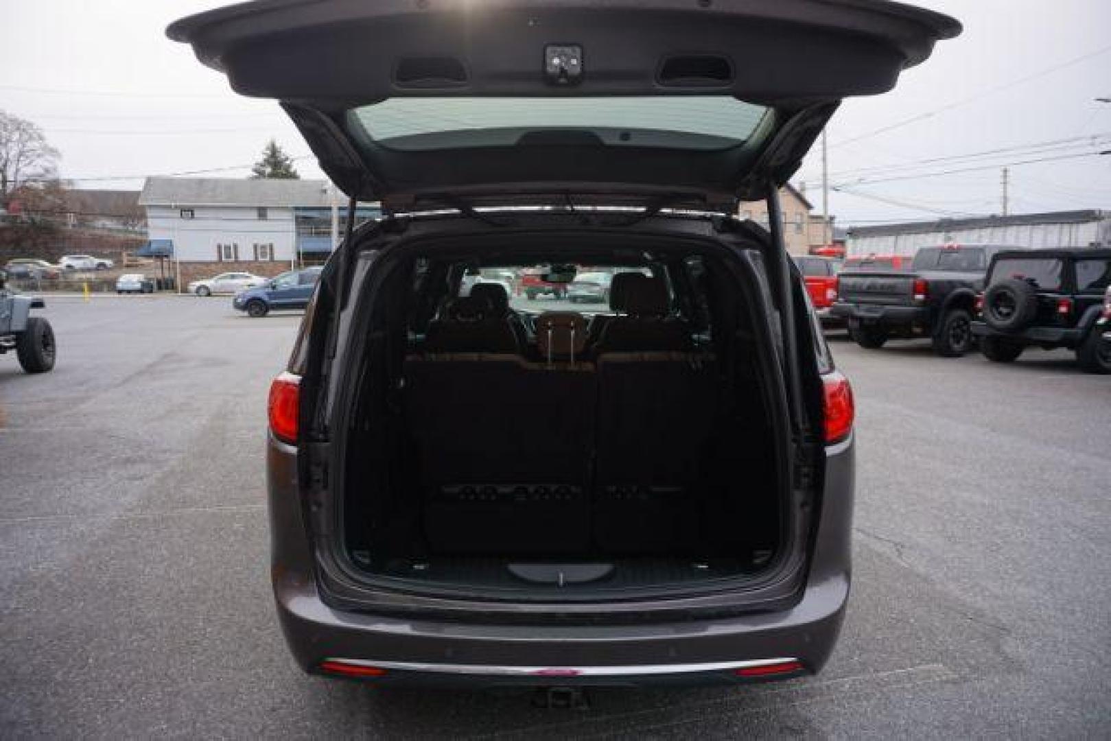 2020 CERAMIC GRAY CLEARCO CHRYSLER PACIFICA LIMITED (2C4RC1GG6LR) with an 3.6L V6 engine, AUTOMATIC transmission, located at 312 Centre Ave, Schuylkill Haven, PA, 17972, (570) 593-5278, 40.638130, -76.177383- Photo#62