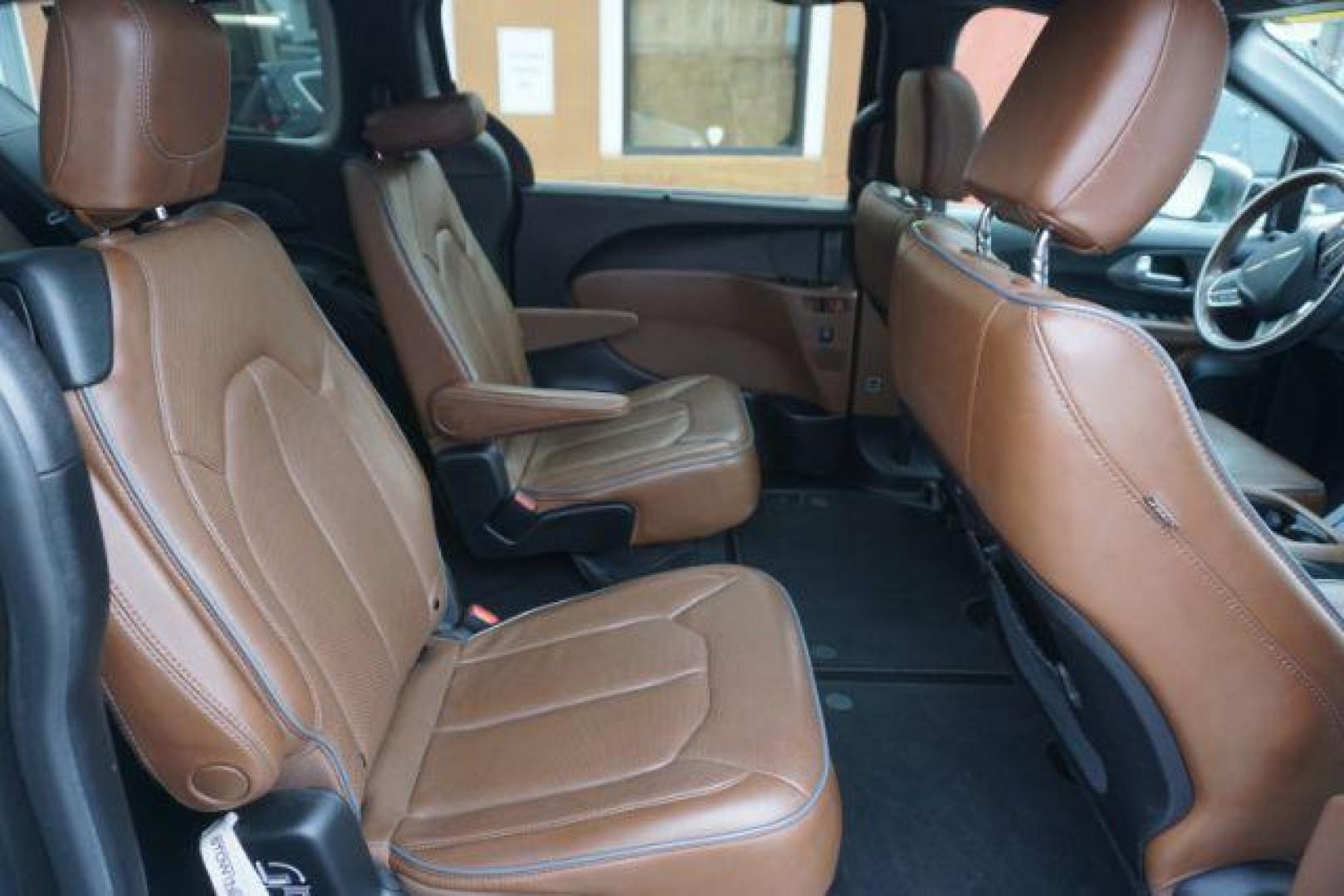 2020 CERAMIC GRAY CLEARCO CHRYSLER PACIFICA LIMITED (2C4RC1GG6LR) with an 3.6L V6 engine, AUTOMATIC transmission, located at 312 Centre Ave, Schuylkill Haven, PA, 17972, (570) 593-5278, 40.638130, -76.177383- Photo#65