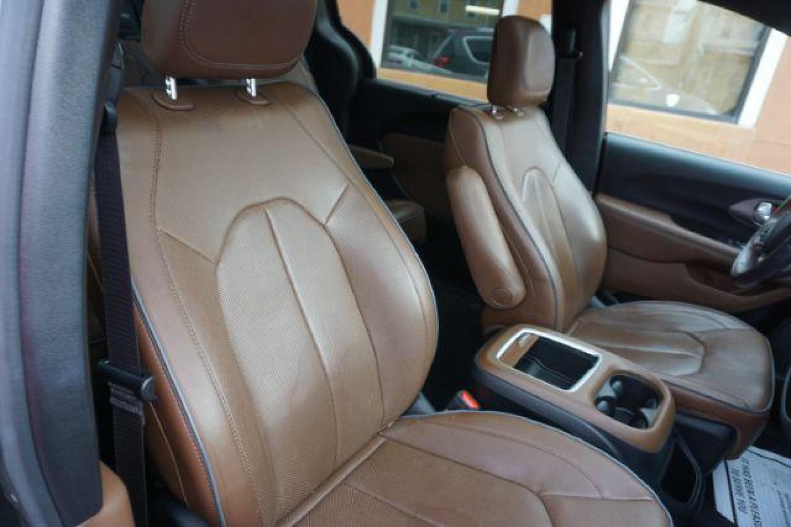 2020 CERAMIC GRAY CLEARCO CHRYSLER PACIFICA LIMITED (2C4RC1GG6LR) with an 3.6L V6 engine, AUTOMATIC transmission, located at 312 Centre Ave, Schuylkill Haven, PA, 17972, (570) 593-5278, 40.638130, -76.177383- Photo#69
