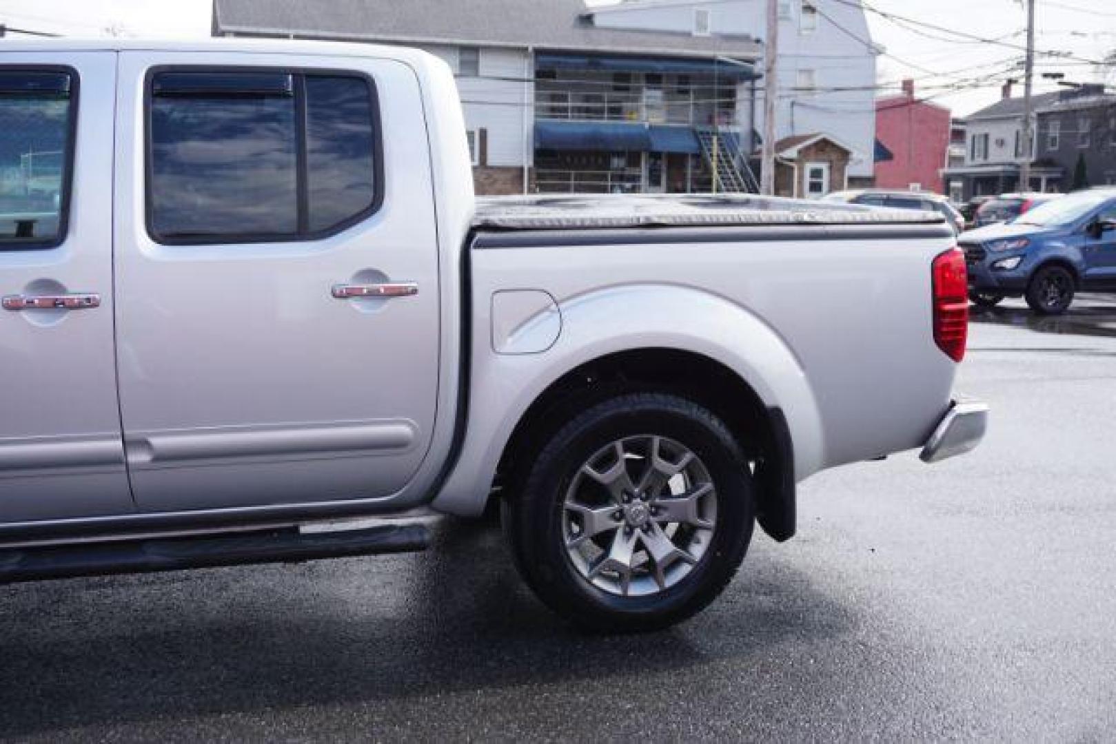 2019 Brilliant Silver Metallic /Steel Nissan Frontier SL (1N6AD0EV4KN) with an VQ 4L V-6 DOHC engine, located at 312 Centre Ave, Schuylkill Haven, PA, 17972, (570) 593-5278, 40.638130, -76.177383 - Photo#5