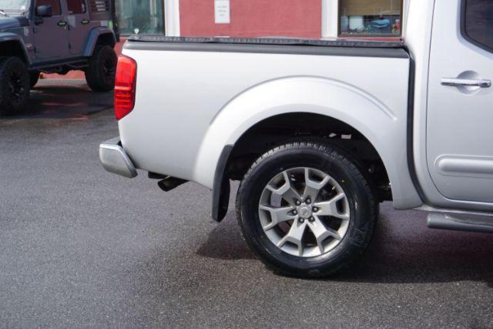 2019 Brilliant Silver Metallic /Steel Nissan Frontier SL (1N6AD0EV4KN) with an VQ 4L V-6 DOHC engine, located at 312 Centre Ave, Schuylkill Haven, PA, 17972, (570) 593-5278, 40.638130, -76.177383 - Photo#17