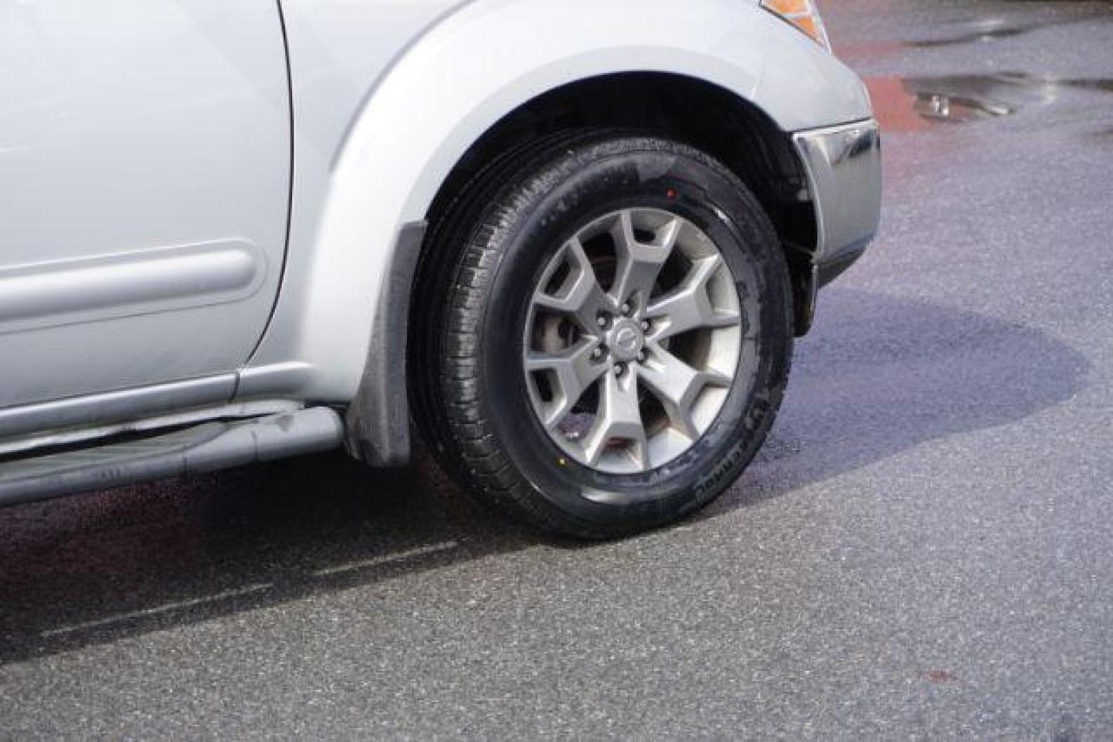 2019 Brilliant Silver Metallic /Steel Nissan Frontier SL (1N6AD0EV4KN) with an VQ 4L V-6 DOHC engine, located at 312 Centre Ave, Schuylkill Haven, PA, 17972, (570) 593-5278, 40.638130, -76.177383 - Photo#23