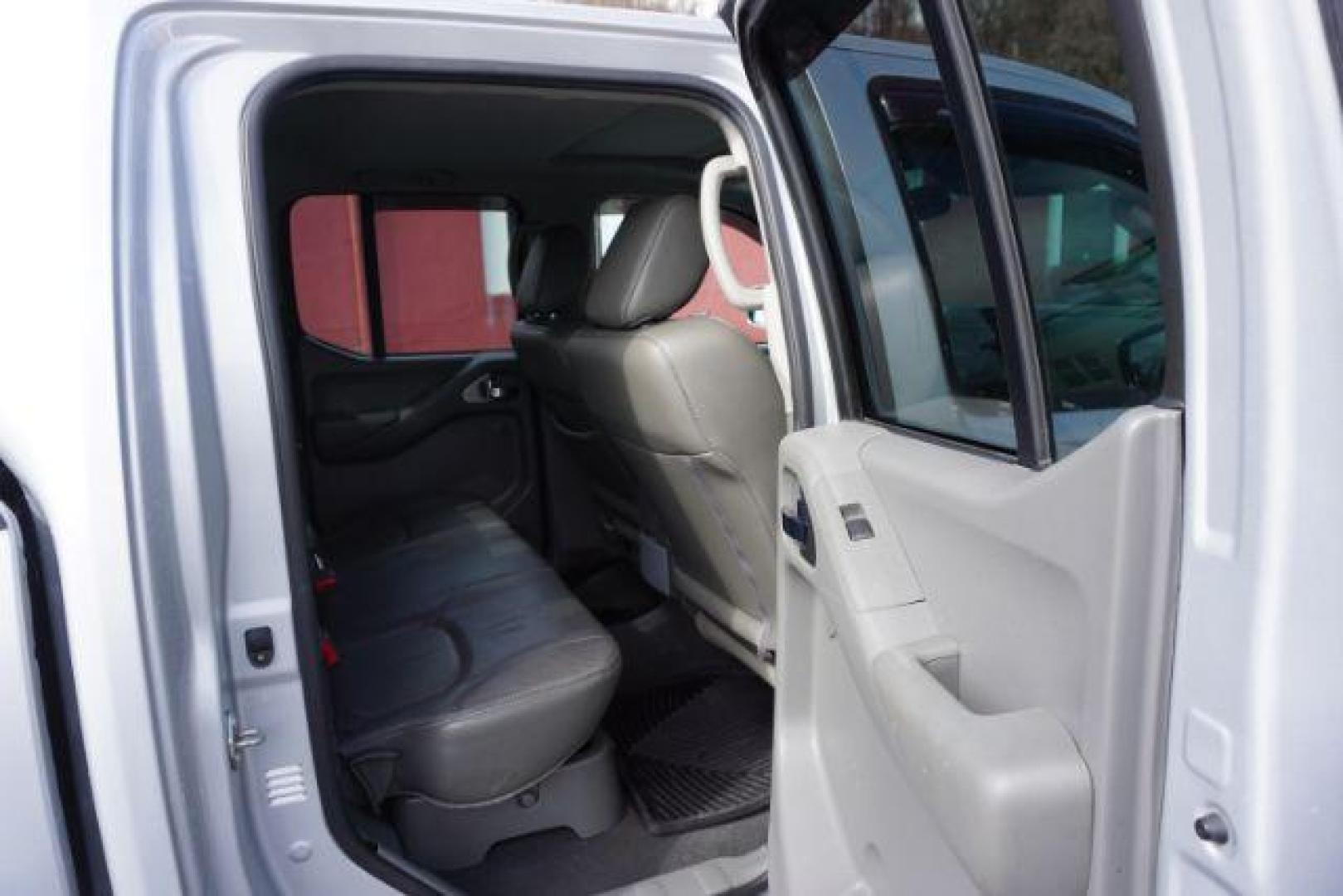 2019 Brilliant Silver Metallic /Steel Nissan Frontier SL (1N6AD0EV4KN) with an VQ 4L V-6 DOHC engine, located at 312 Centre Ave, Schuylkill Haven, PA, 17972, (570) 593-5278, 40.638130, -76.177383 - Photo#43