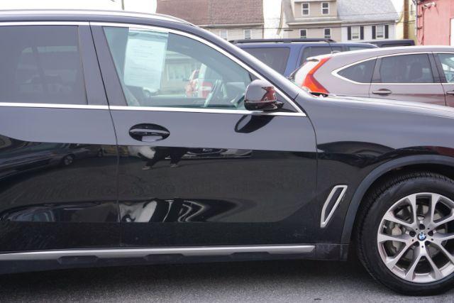 2022 Black Sapphire Metallic /Black BMW X5 xDrive40i (5UXCR6C09N9) with an 3L I-6 gasoline direct injection engine, located at 312 Centre Ave, Schuylkill Haven, PA, 17972, (570) 593-5278, 40.638130, -76.177383 - Photo#20
