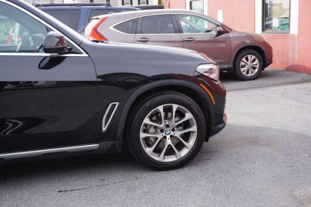 2022 Black Sapphire Metallic /Black BMW X5 xDrive40i (5UXCR6C09N9) with an 3L I-6 gasoline direct injection engine, located at 312 Centre Ave, Schuylkill Haven, PA, 17972, (570) 593-5278, 40.638130, -76.177383 - Photo#21