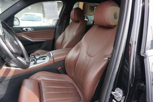 2022 Black Sapphire Metallic /Black BMW X5 xDrive40i (5UXCR6C09N9) with an 3L I-6 gasoline direct injection engine, located at 312 Centre Ave, Schuylkill Haven, PA, 17972, (570) 593-5278, 40.638130, -76.177383 - Photo#27
