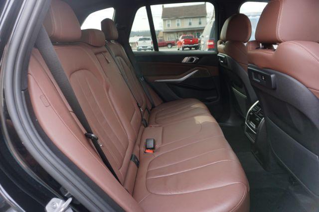 2022 Black Sapphire Metallic /Black BMW X5 xDrive40i (5UXCR6C09N9) with an 3L I-6 gasoline direct injection engine, located at 312 Centre Ave, Schuylkill Haven, PA, 17972, (570) 593-5278, 40.638130, -76.177383 - Photo#40