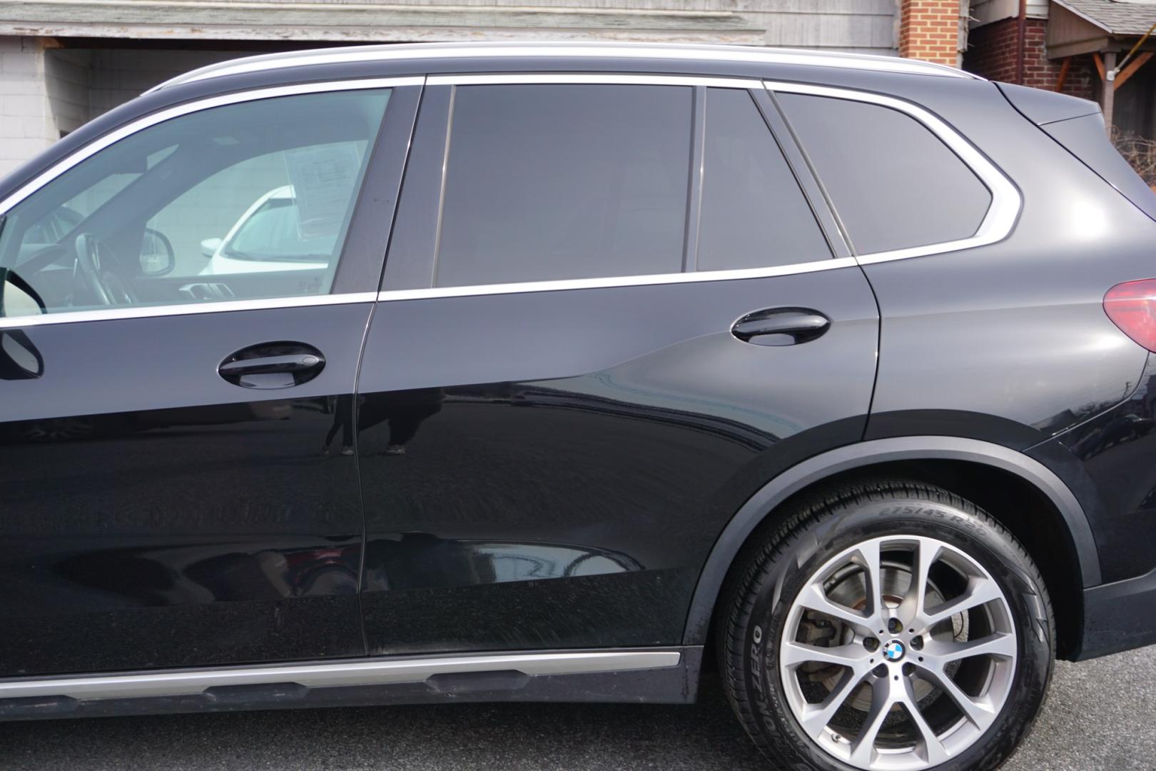 2022 Black Sapphire Metallic /Black BMW X5 XDRIVE 40I (5UXCR6C09N9) with an 3L I-6 gasoline direct injection engine, located at 312 Centre Ave, Schuylkill Haven, PA, 17972, (570) 593-5278, 40.638130, -76.177383 - Photo#5