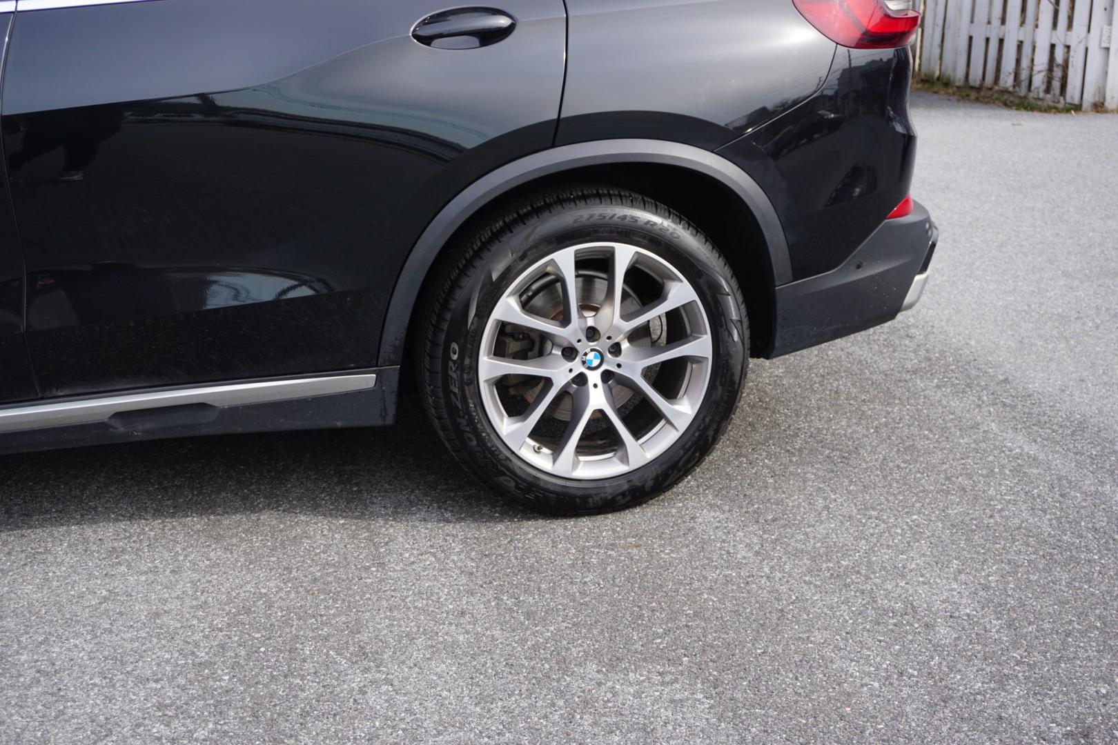 2022 Black Sapphire Metallic /Black BMW X5 XDRIVE 40I (5UXCR6C09N9) with an 3L I-6 gasoline direct injection engine, located at 312 Centre Ave, Schuylkill Haven, PA, 17972, (570) 593-5278, 40.638130, -76.177383 - Photo#7