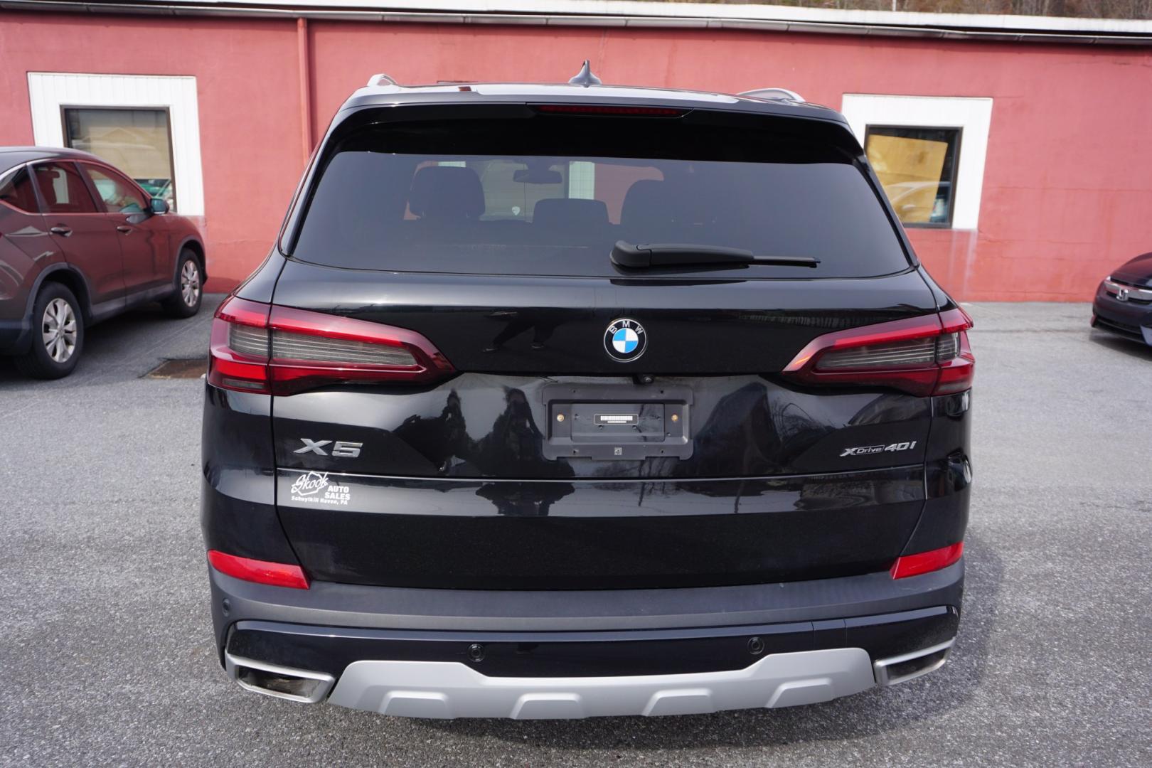 2022 Black Sapphire Metallic /Black BMW X5 XDRIVE 40I (5UXCR6C09N9) with an 3L I-6 gasoline direct injection engine, located at 312 Centre Ave, Schuylkill Haven, PA, 17972, (570) 593-5278, 40.638130, -76.177383 - Photo#9