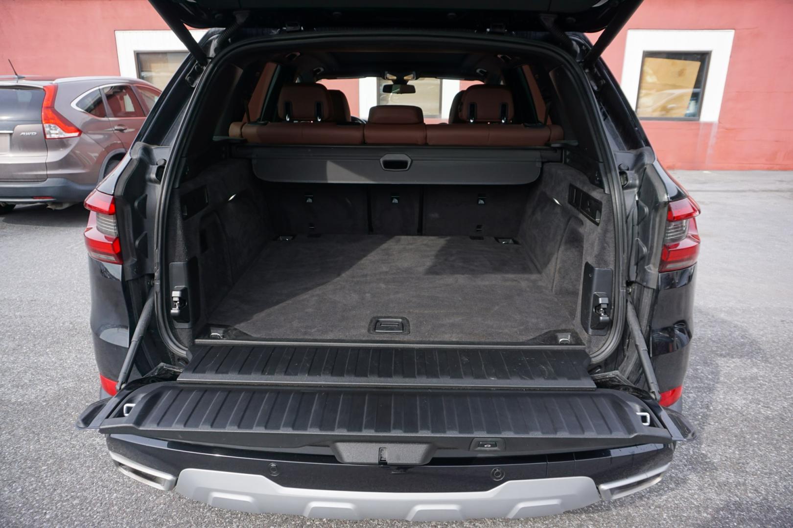 2022 Black Sapphire Metallic /Black BMW X5 XDRIVE 40I (5UXCR6C09N9) with an 3L I-6 gasoline direct injection engine, located at 312 Centre Ave, Schuylkill Haven, PA, 17972, (570) 593-5278, 40.638130, -76.177383 - Photo#12
