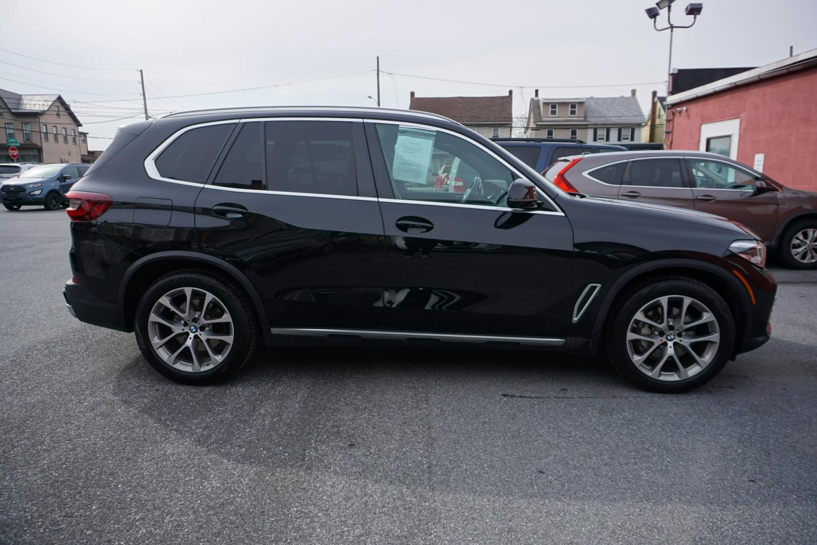 2022 Black Sapphire Metallic /Black BMW X5 XDRIVE 40I (5UXCR6C09N9) with an 3L I-6 gasoline direct injection engine, located at 312 Centre Ave, Schuylkill Haven, PA, 17972, (570) 593-5278, 40.638130, -76.177383 - Photo#14