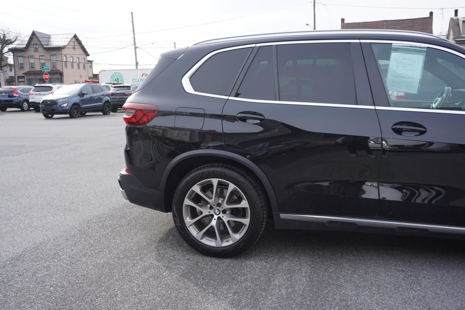 2022 Black Sapphire Metallic /Black BMW X5 XDRIVE 40I (5UXCR6C09N9) with an 3L I-6 gasoline direct injection engine, located at 312 Centre Ave, Schuylkill Haven, PA, 17972, (570) 593-5278, 40.638130, -76.177383 - Photo#15