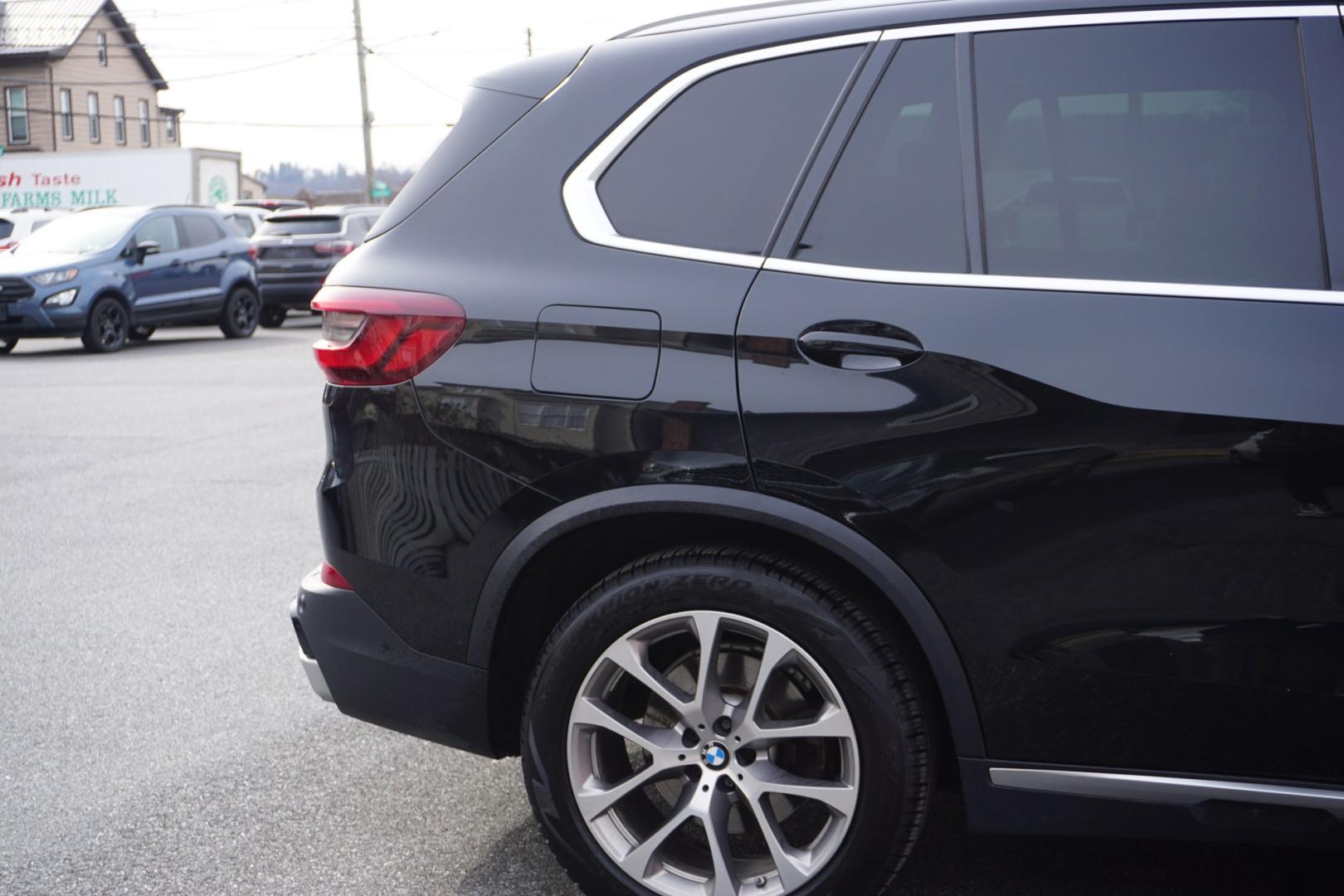 2022 Black Sapphire Metallic /Black BMW X5 XDRIVE 40I (5UXCR6C09N9) with an 3L I-6 gasoline direct injection engine, located at 312 Centre Ave, Schuylkill Haven, PA, 17972, (570) 593-5278, 40.638130, -76.177383 - Photo#16