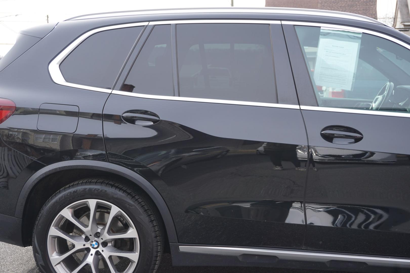 2022 Black Sapphire Metallic /Black BMW X5 XDRIVE 40I (5UXCR6C09N9) with an 3L I-6 gasoline direct injection engine, located at 312 Centre Ave, Schuylkill Haven, PA, 17972, (570) 593-5278, 40.638130, -76.177383 - Photo#17