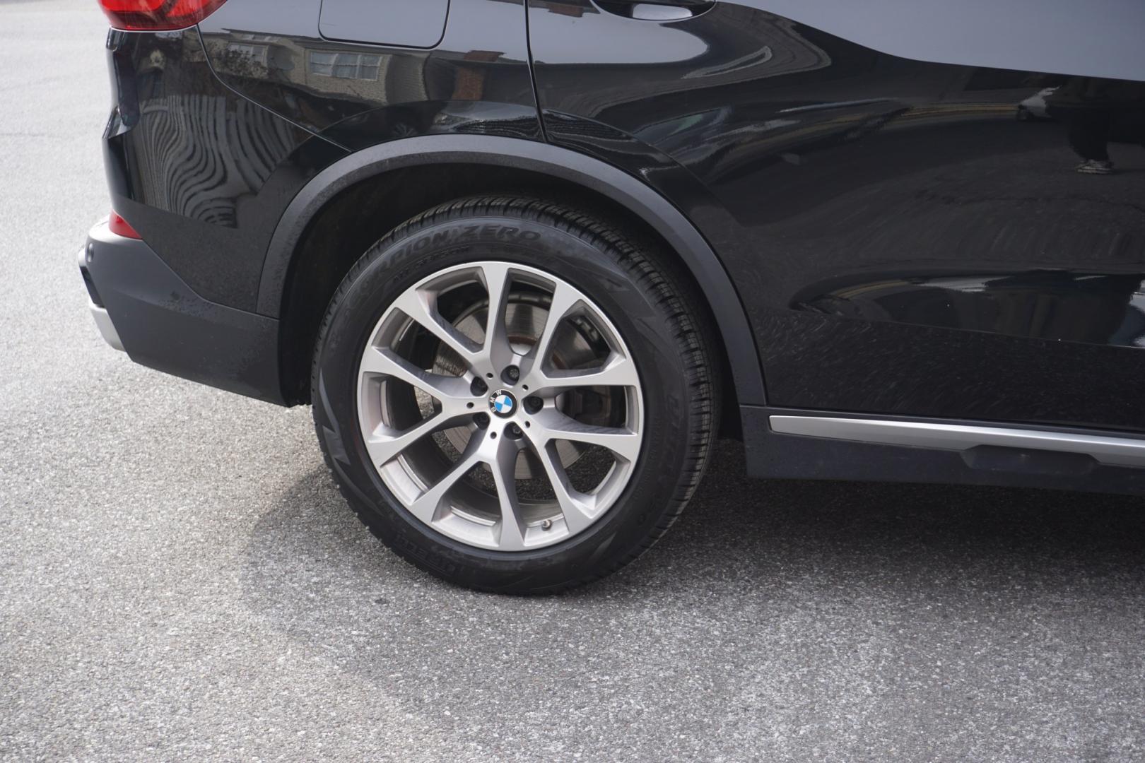 2022 Black Sapphire Metallic /Black BMW X5 XDRIVE 40I (5UXCR6C09N9) with an 3L I-6 gasoline direct injection engine, located at 312 Centre Ave, Schuylkill Haven, PA, 17972, (570) 593-5278, 40.638130, -76.177383 - Photo#18