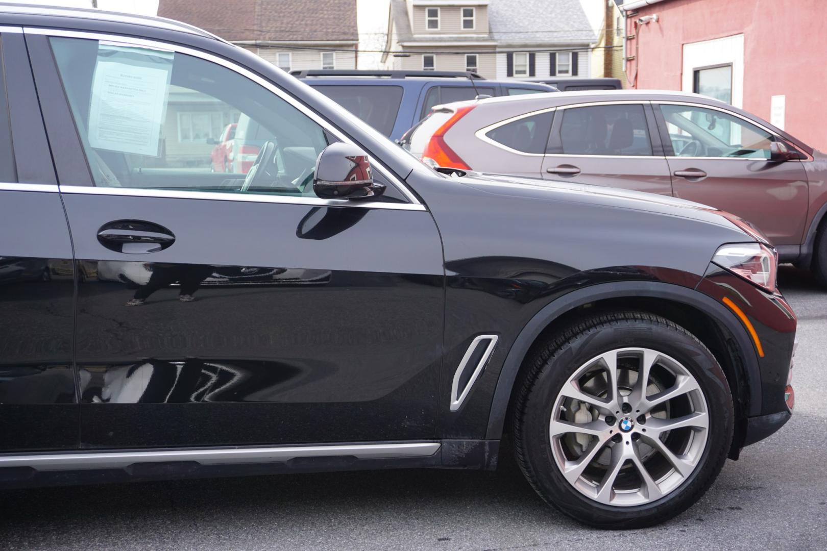 2022 Black Sapphire Metallic /Black BMW X5 XDRIVE 40I (5UXCR6C09N9) with an 3L I-6 gasoline direct injection engine, located at 312 Centre Ave, Schuylkill Haven, PA, 17972, (570) 593-5278, 40.638130, -76.177383 - Photo#19