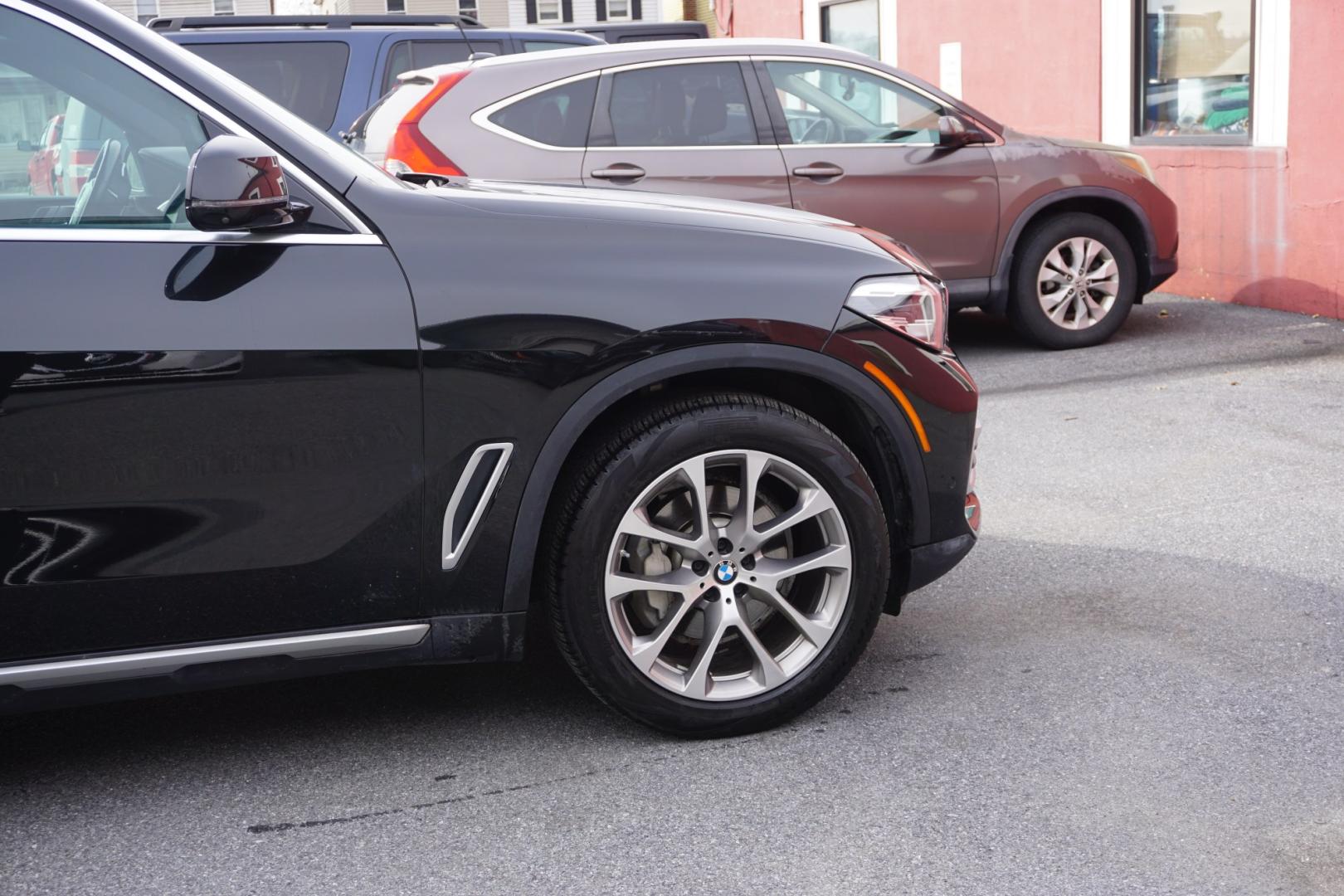 2022 Black Sapphire Metallic /Black BMW X5 XDRIVE 40I (5UXCR6C09N9) with an 3L I-6 gasoline direct injection engine, located at 312 Centre Ave, Schuylkill Haven, PA, 17972, (570) 593-5278, 40.638130, -76.177383 - Photo#21