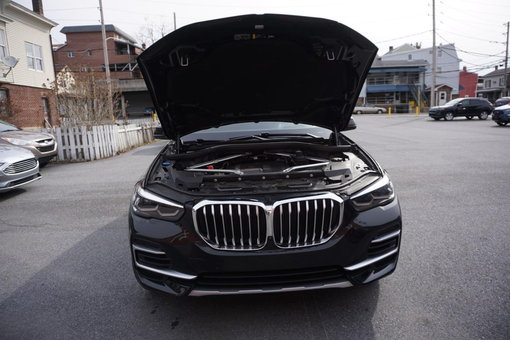 2022 Black Sapphire Metallic /Black BMW X5 XDRIVE 40I (5UXCR6C09N9) with an 3L I-6 gasoline direct injection engine, located at 312 Centre Ave, Schuylkill Haven, PA, 17972, (570) 593-5278, 40.638130, -76.177383 - Photo#23